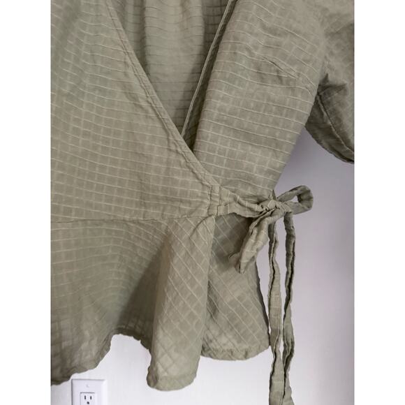 Universal Thread Crossover Tie Blouse Bubble Sleeve Sage Green Size Medium - Picture 3 of 8